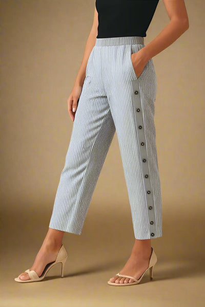 ALVA BUKSER | Casual Elegance med Let Struktur & Stribet Finish